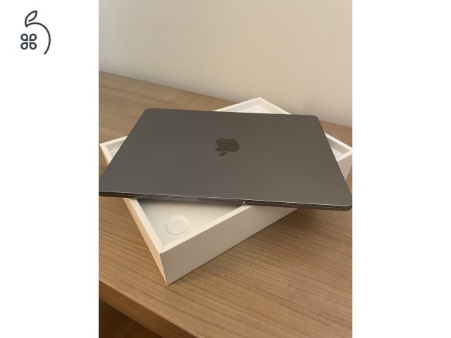 Macbook Air 13” M2 asztroszürke