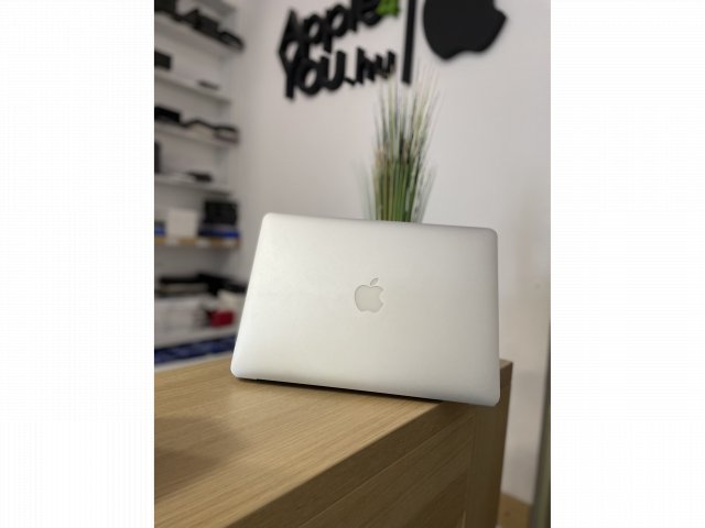 Apple MacBook Air 13″ 2015 Silver Használt