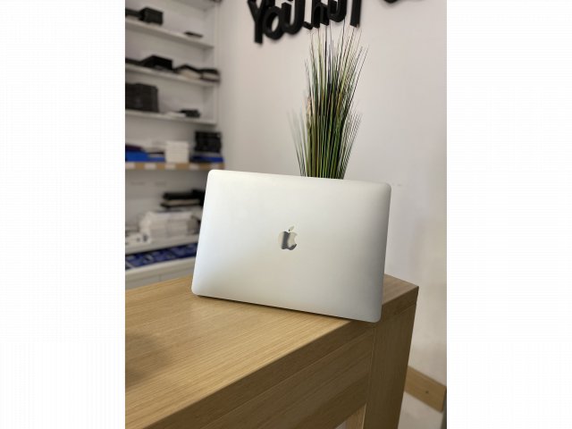 Apple MacBook Air 13″ 2020 M1 chip Silver Használt!