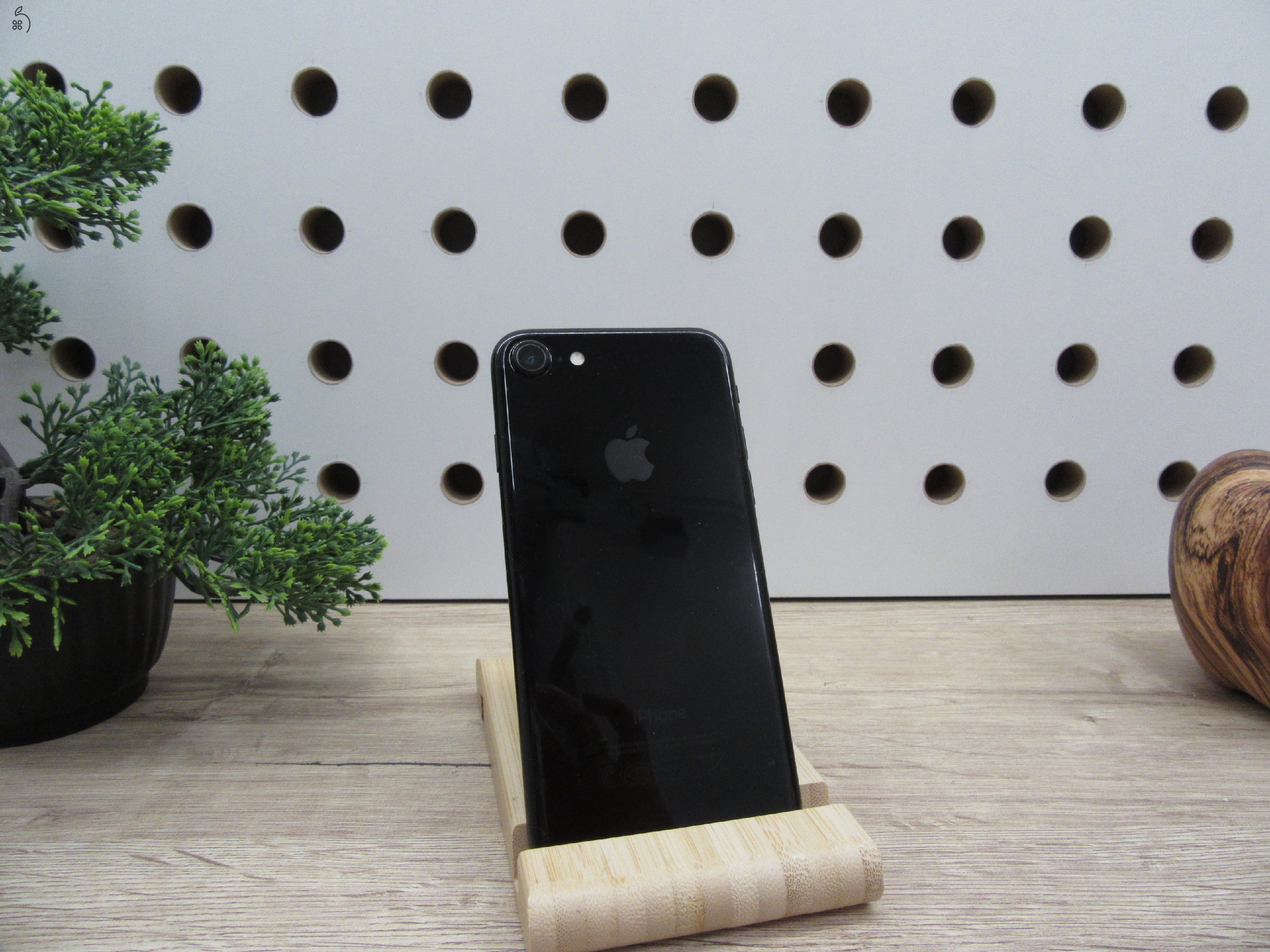 Apple iPhone 7 - Fekete - Használt, megkímélt
