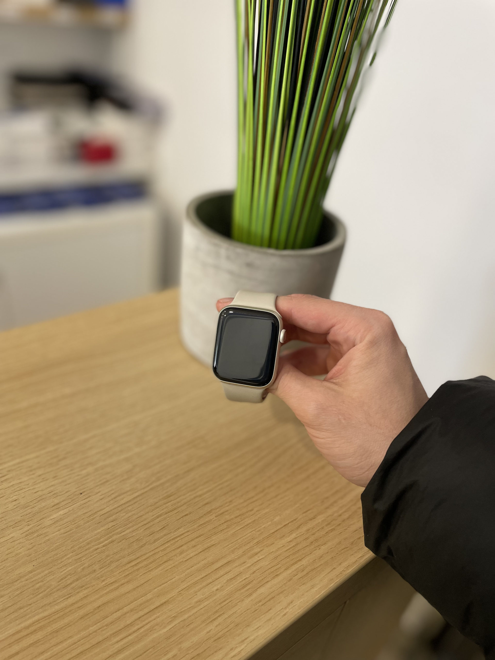 Apple Watch SE 44MM Csillagfény , sportszíjjal Használt!