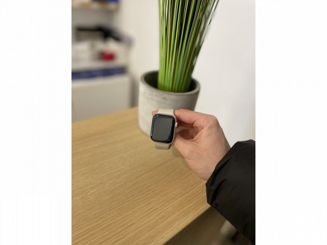 Apple Watch SE 44MM Csillagfény , sportszíjjal Használt!