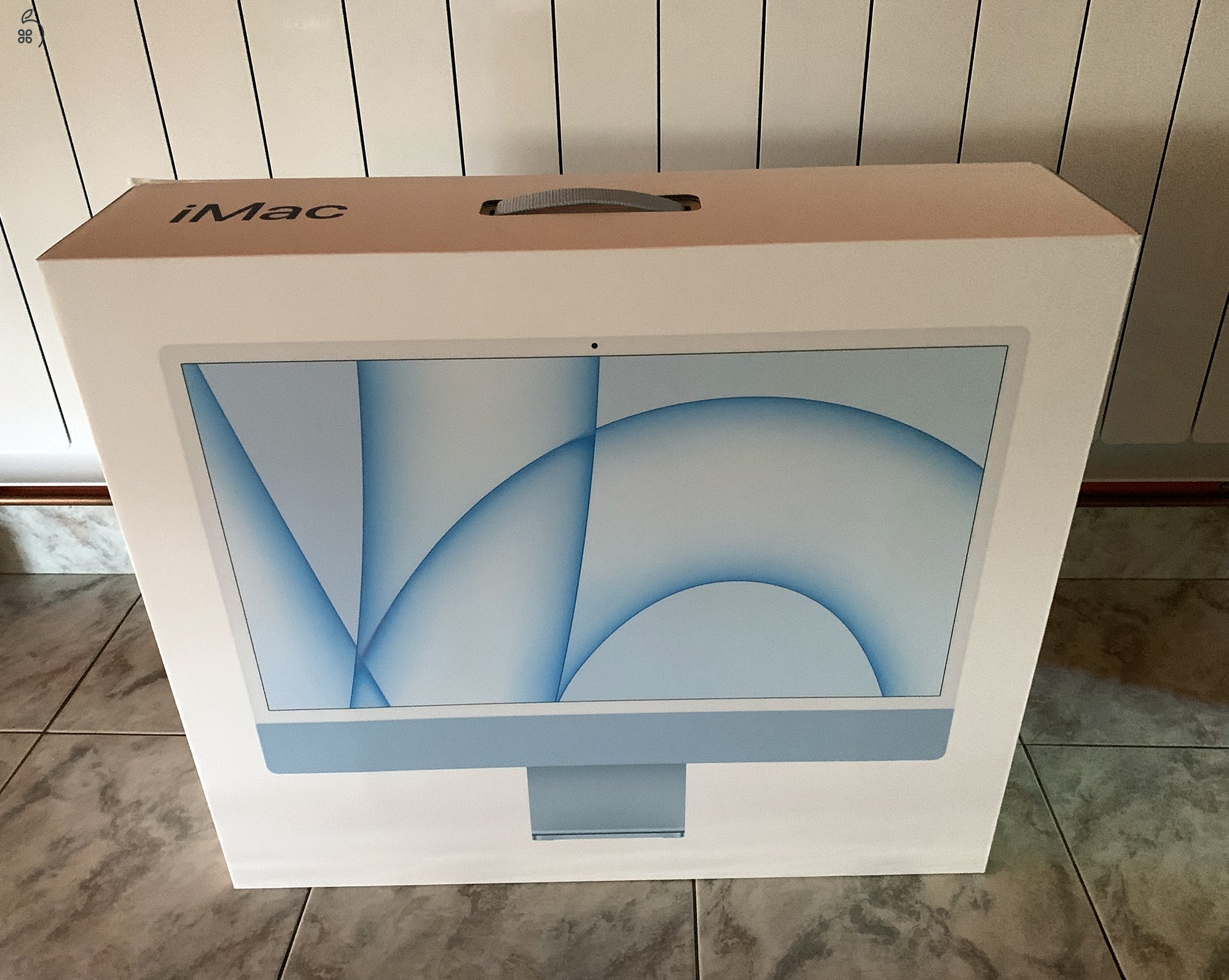 iMac 24, 4,5K, M3 chip, 8GB/256GB SSD, kék eladó! Nem az alap modell! 