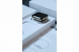 Apple Watch S8 Stainless Steel GOLD