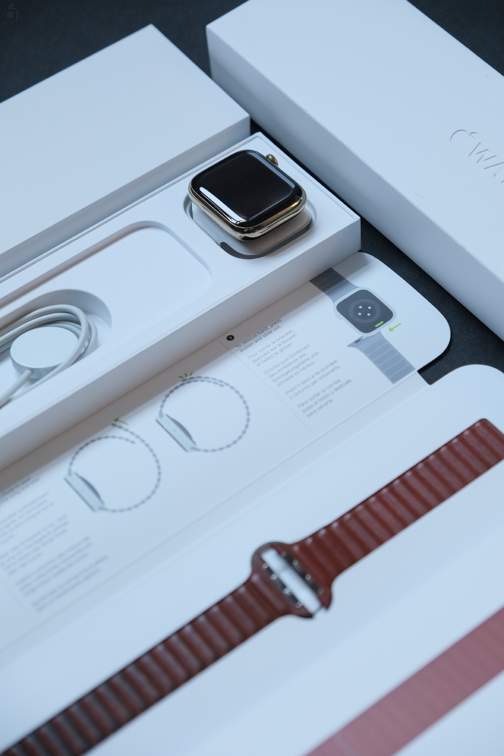Apple Watch S8 Stainless Steel GOLD