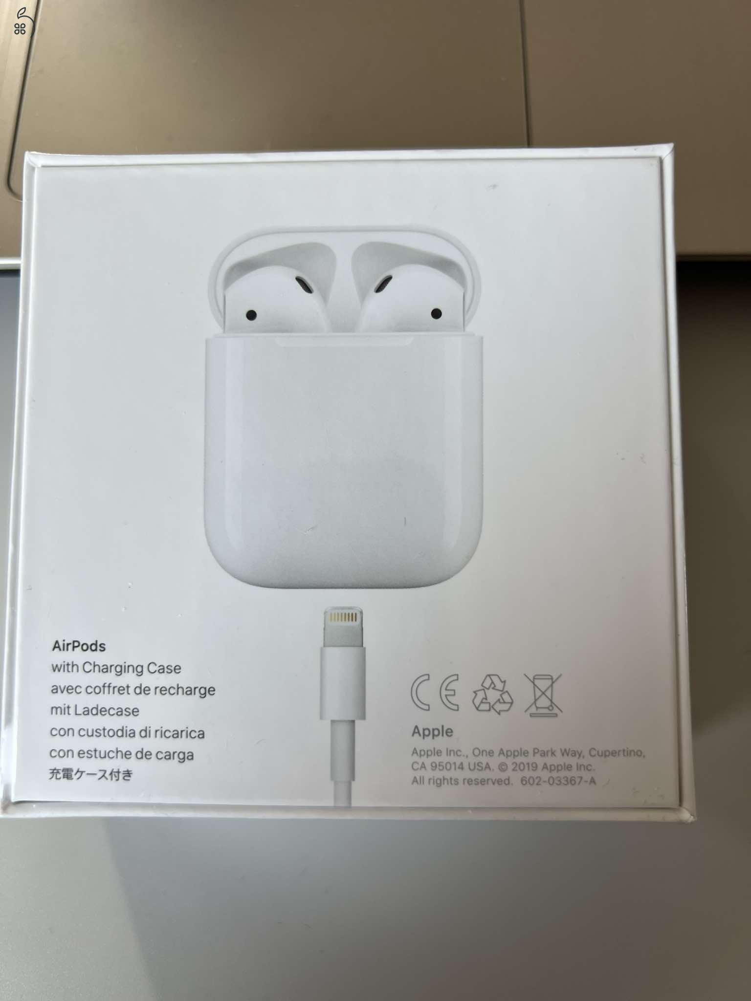 AirPods töltő tartóval 