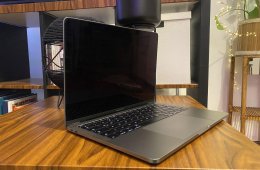 MacBook Pro (13 hüvelykes, 2016, két Thunderbolt 3 port)