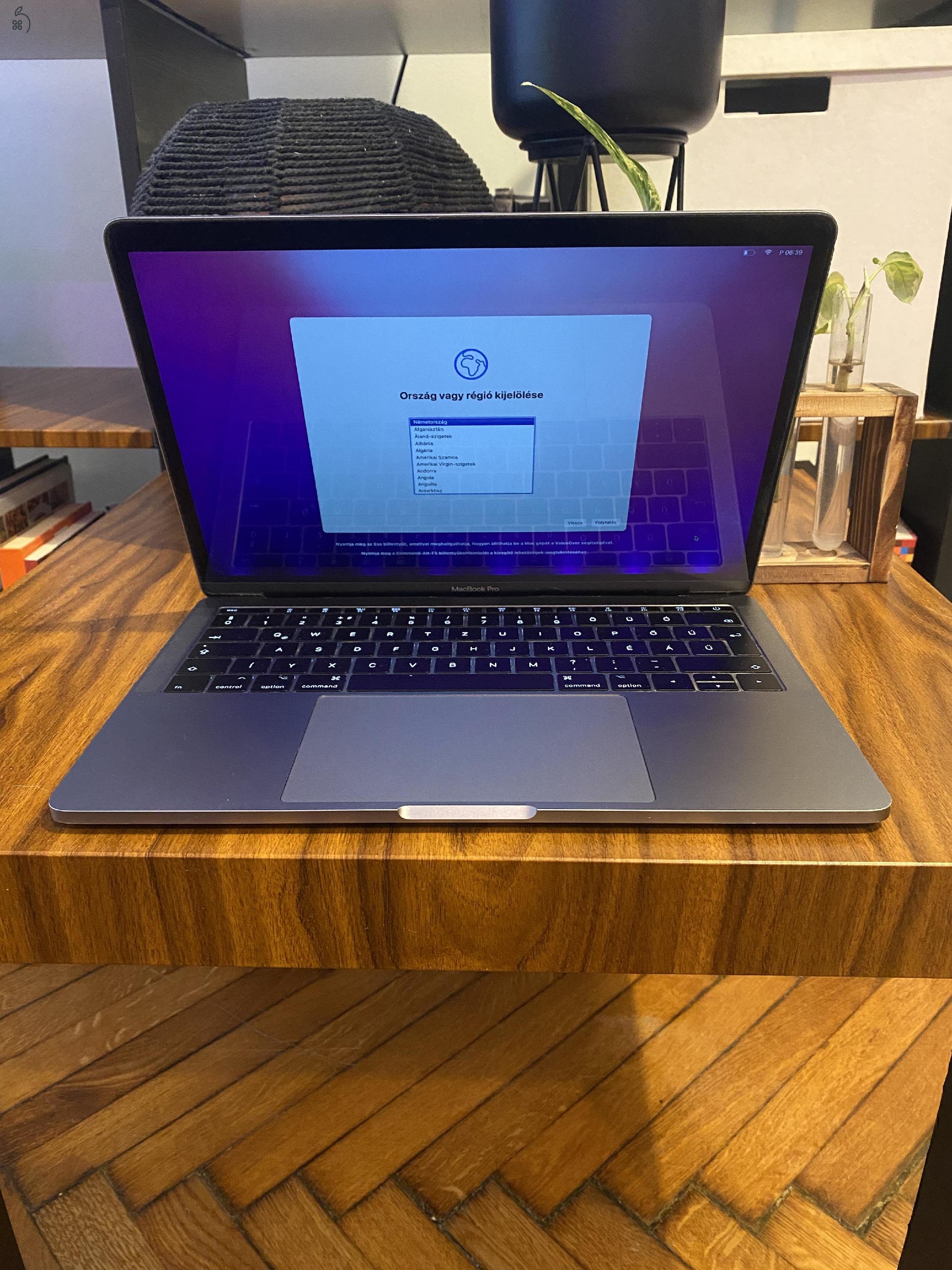 MacBook Pro (13 hüvelykes, 2016, két Thunderbolt 3 port)