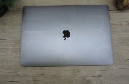 Apple Retina Macbook Pro 15 - 2018 - Használt, megkímélt