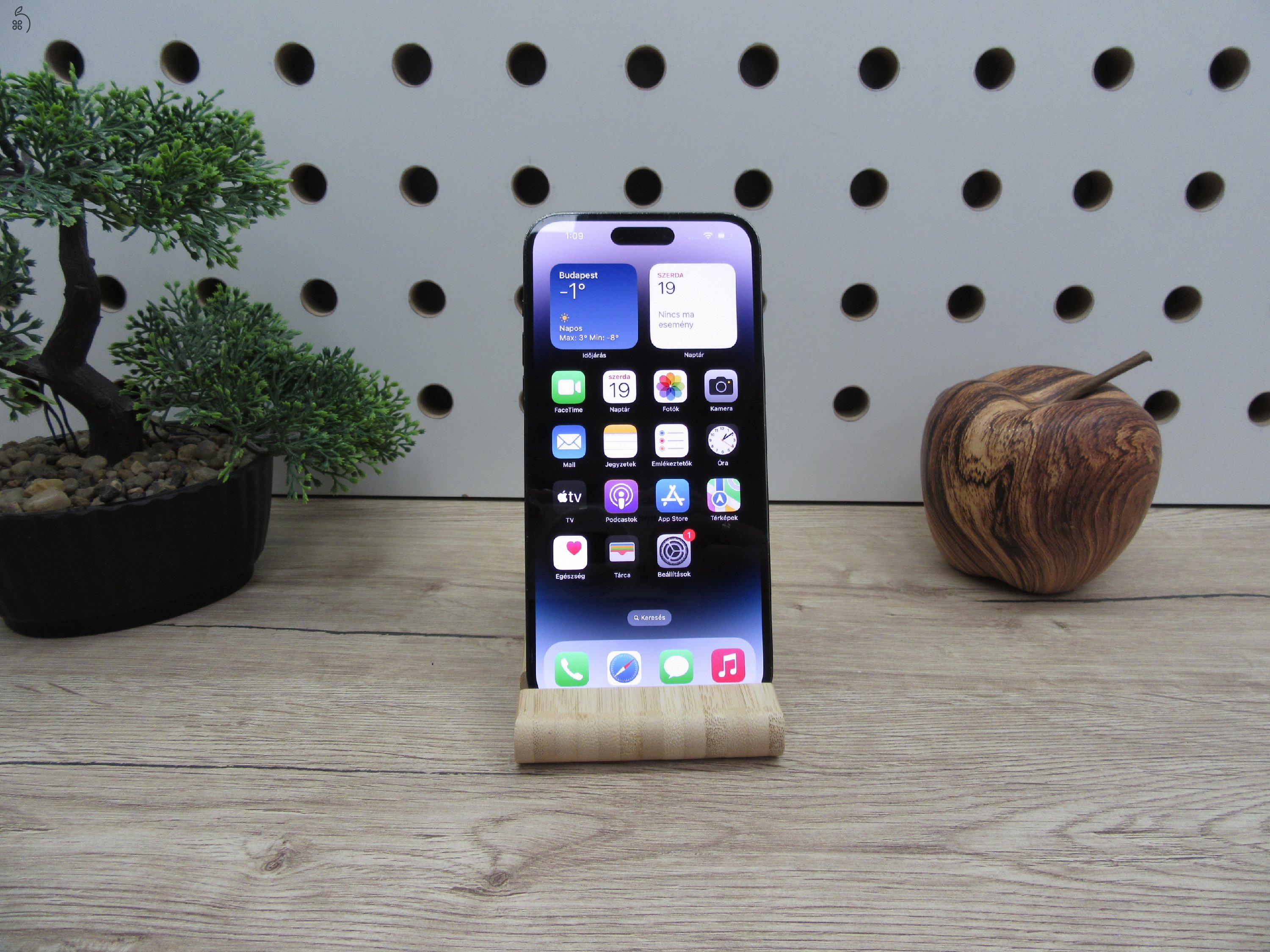 Apple iPhone 14 Pro Max - Space Black - Használt, kijelző karcos
