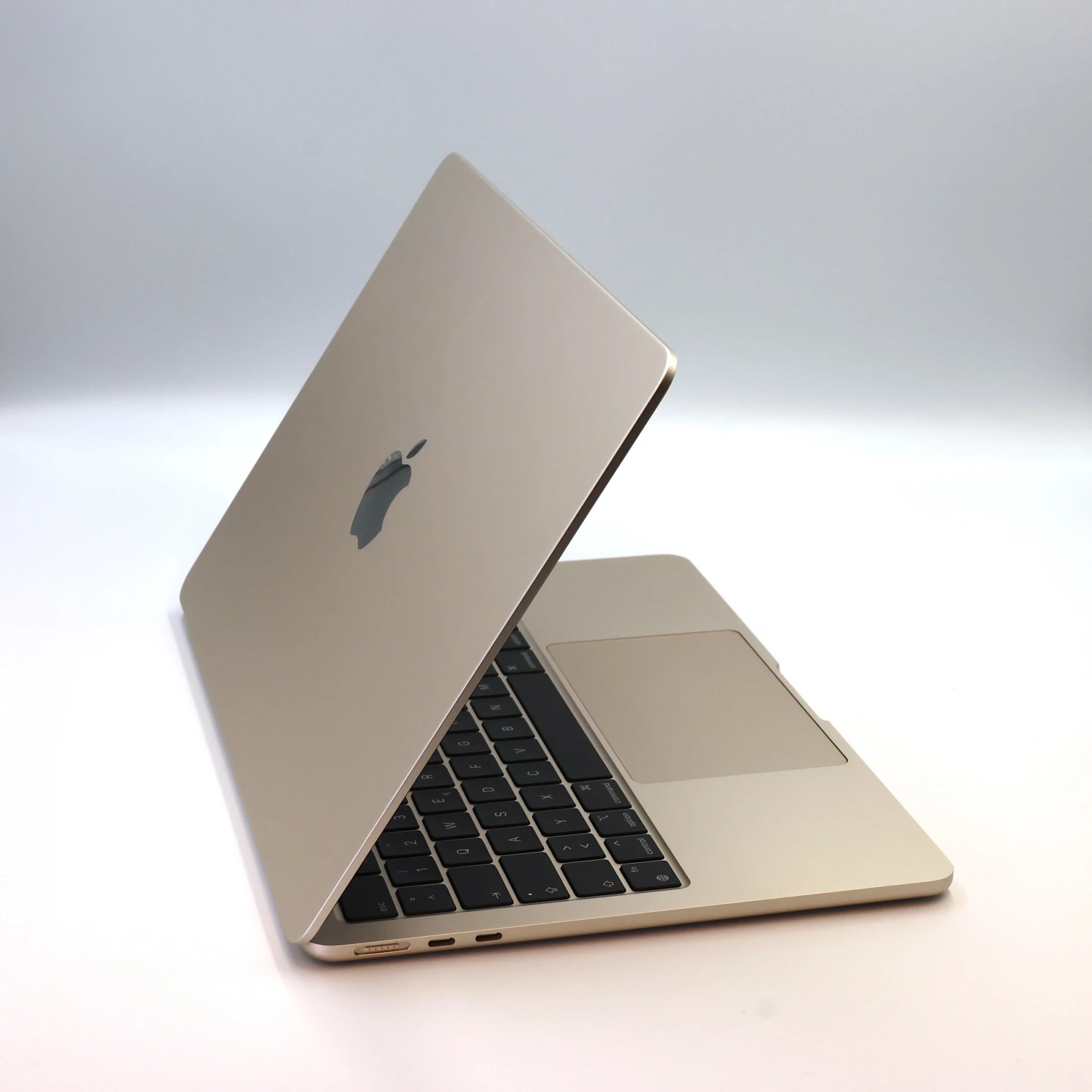 !! 1 ÉV GARANCIA !! Apple Macbook AIR 256 GB Silver 2022 13 M2 SSD
