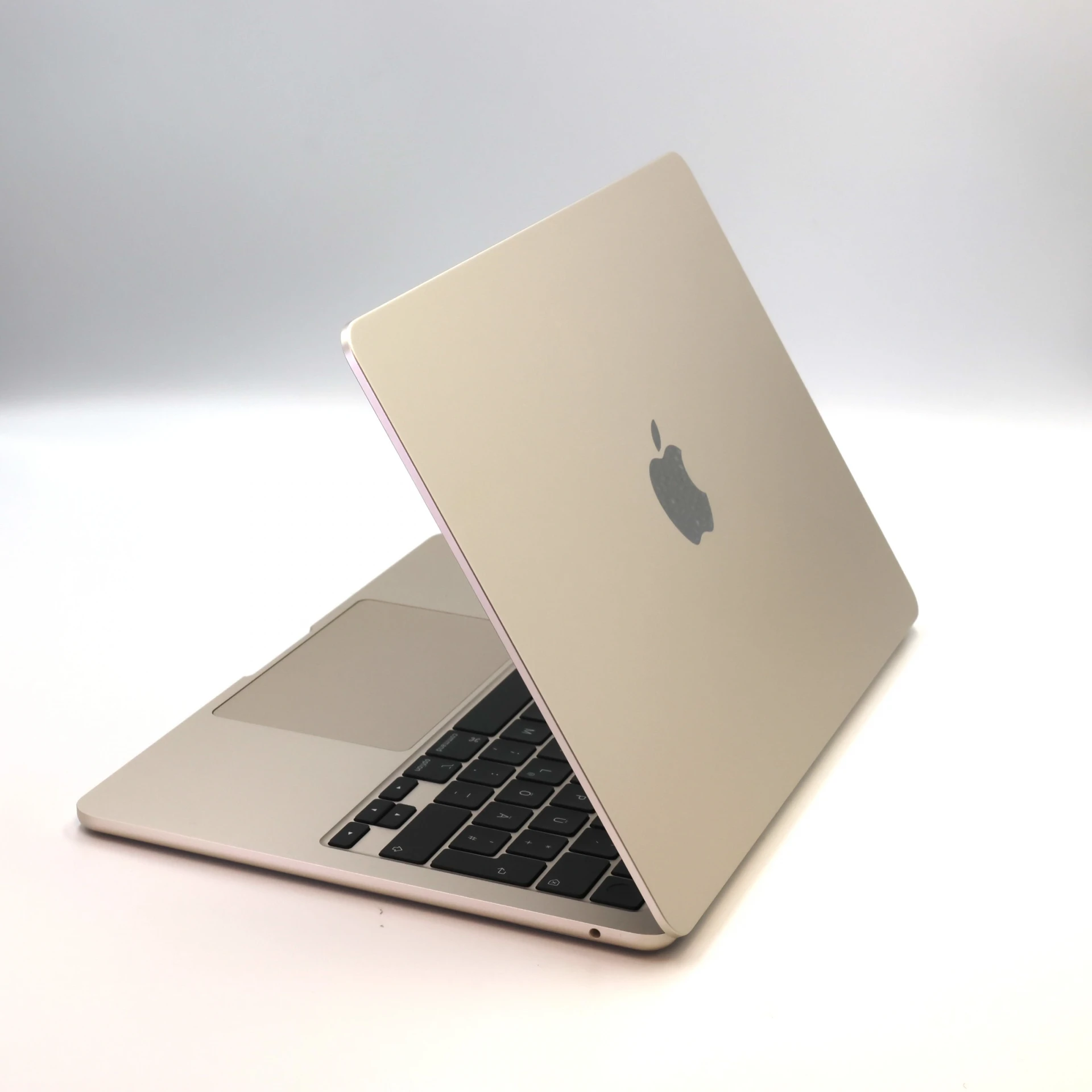 !! 1 ÉV GARANCIA !! Apple Macbook AIR 256 GB Silver 2022 13 M2 SSD