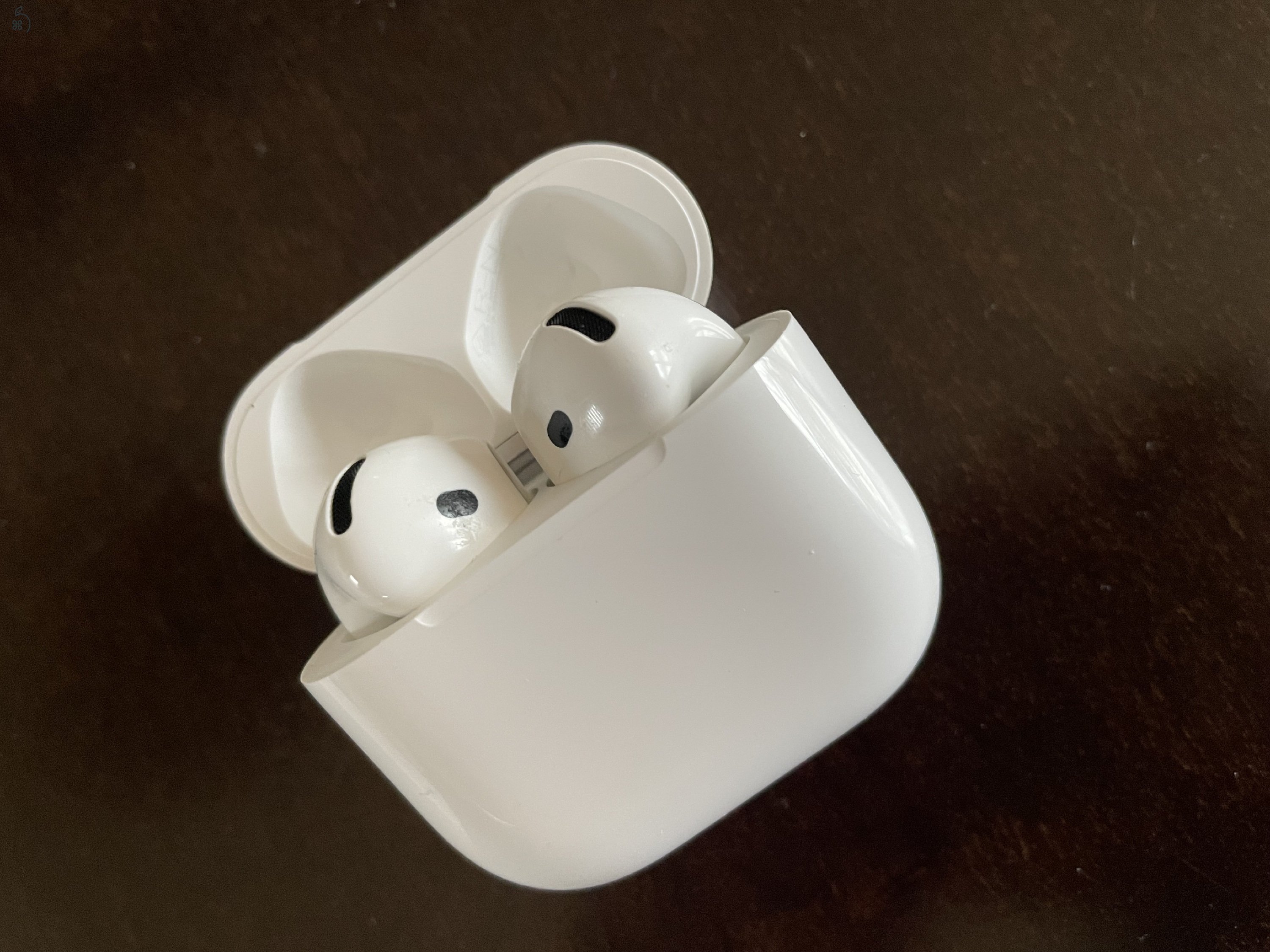 AirPods 4 aktív zajszűréssel