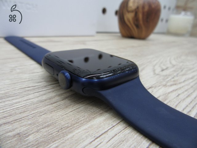 Apple Watch 6 - 44 mm - Használt