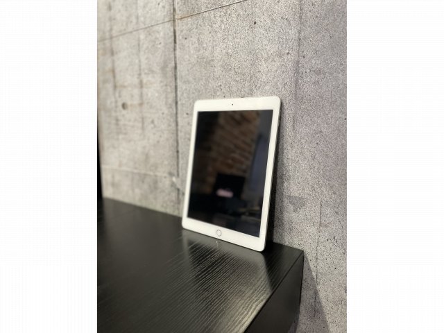 Apple iPad 6th gen 32GB Ezüst Használt!