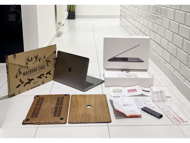 Apple Macbook Pro Touch Bar + új akkuval 6 hó garanciával + opc. extrák, doboz, összes tartozék