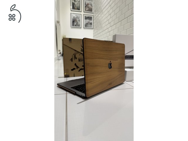 Apple Macbook Pro Touch Bar + új akkuval 6 hó garanciával + opc. extrák, doboz, összes tartozék