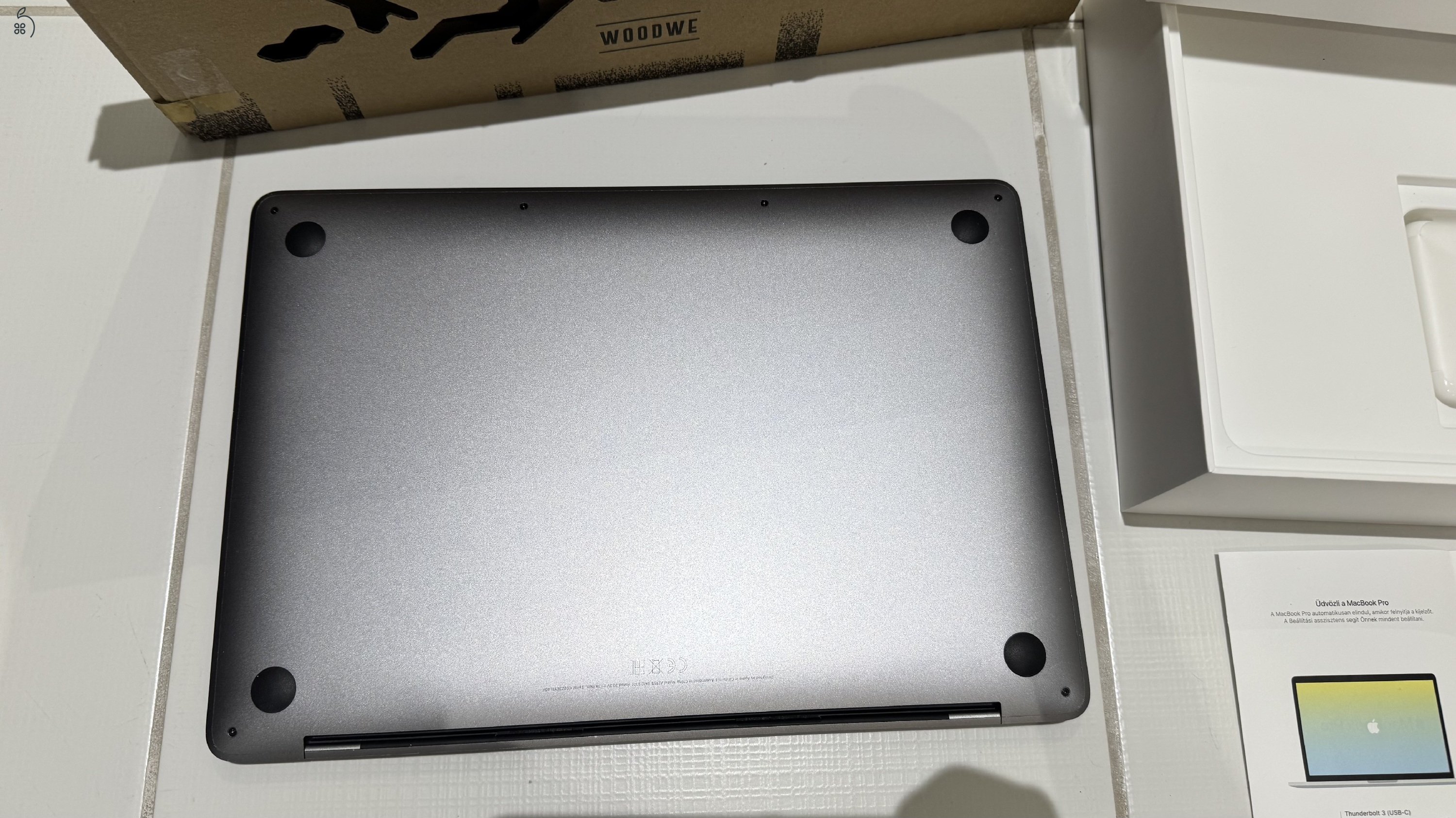 Apple Macbook Pro Touch Bar + új akkuval 6 hó garanciával + opc. extrák, doboz, összes tartozék