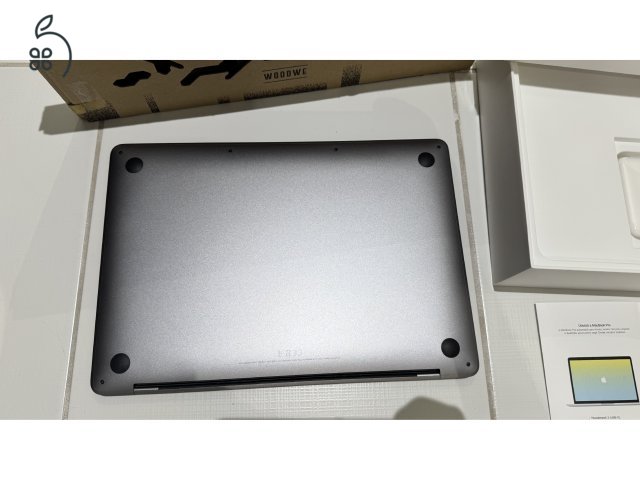 Apple Macbook Pro Touch Bar + új akkuval 6 hó garanciával + opc. extrák, doboz, összes tartozék
