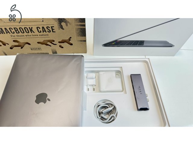 Apple Macbook Pro Touch Bar + új akkuval 6 hó garanciával + opc. extrák, doboz, összes tartozék