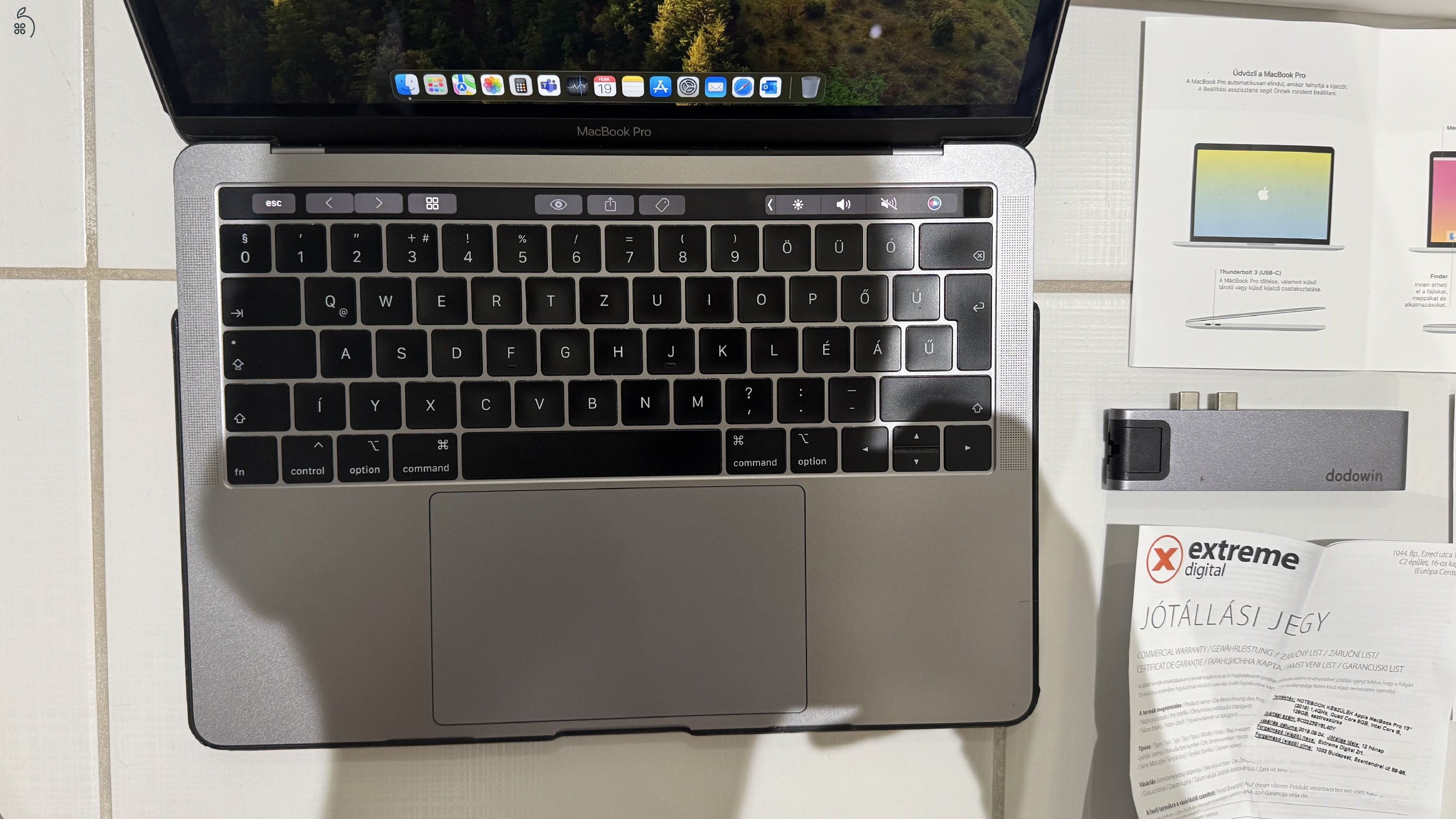 Apple Macbook Pro Touch Bar + új akkuval 6 hó garanciával + opc. extrák, doboz, összes tartozék