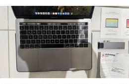 Apple Macbook Pro Touch Bar + új akkuval 6 hó garanciával + opc. extrák, doboz, összes tartozék