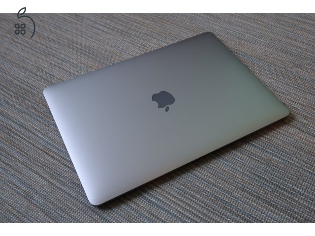 Macbook Air M1 (2022 asztroszürke)