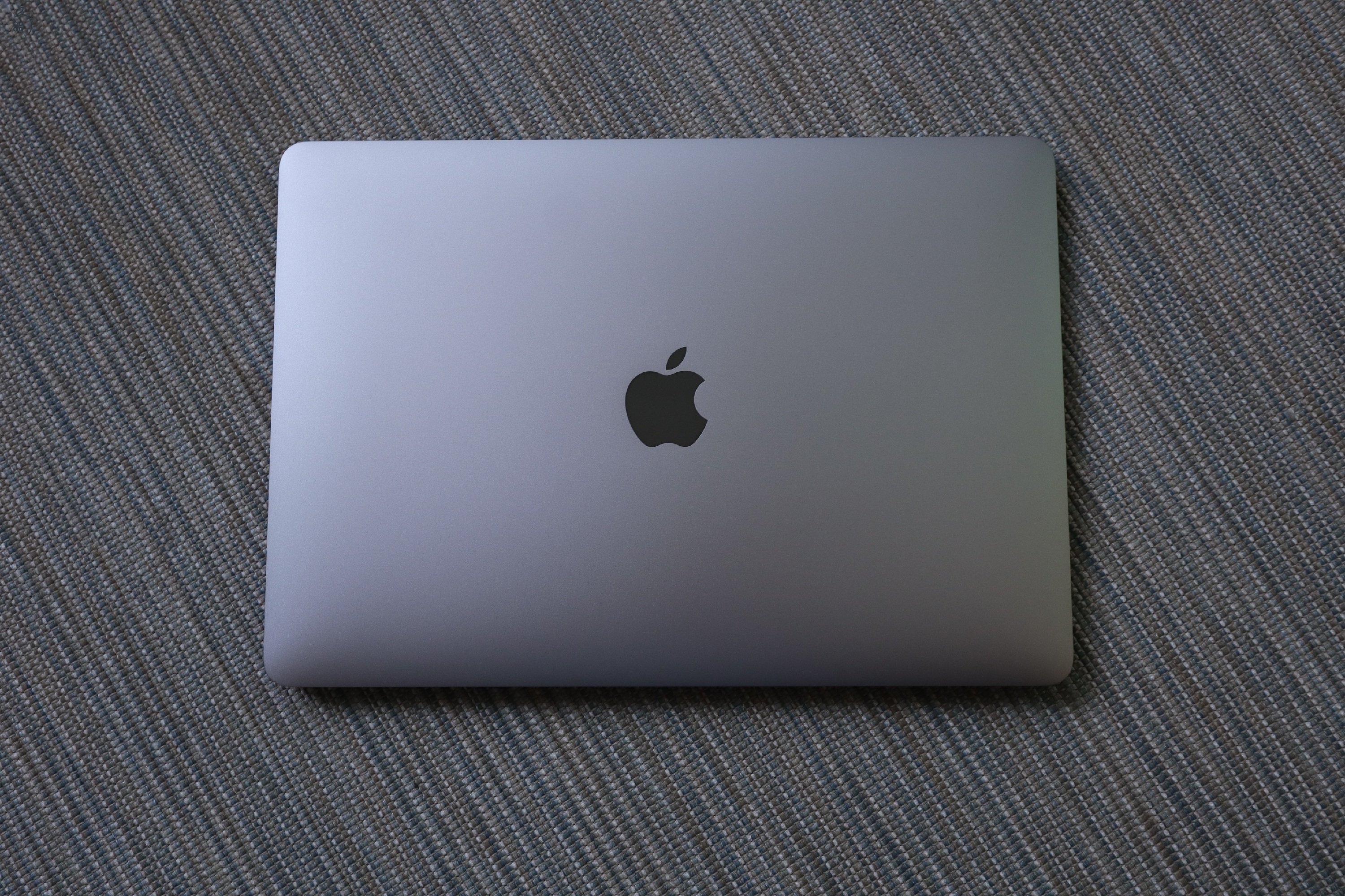 Macbook Air M1 (2022 asztroszürke)