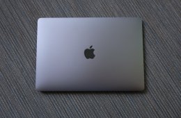 Macbook Air M1 (2022 asztroszürke)