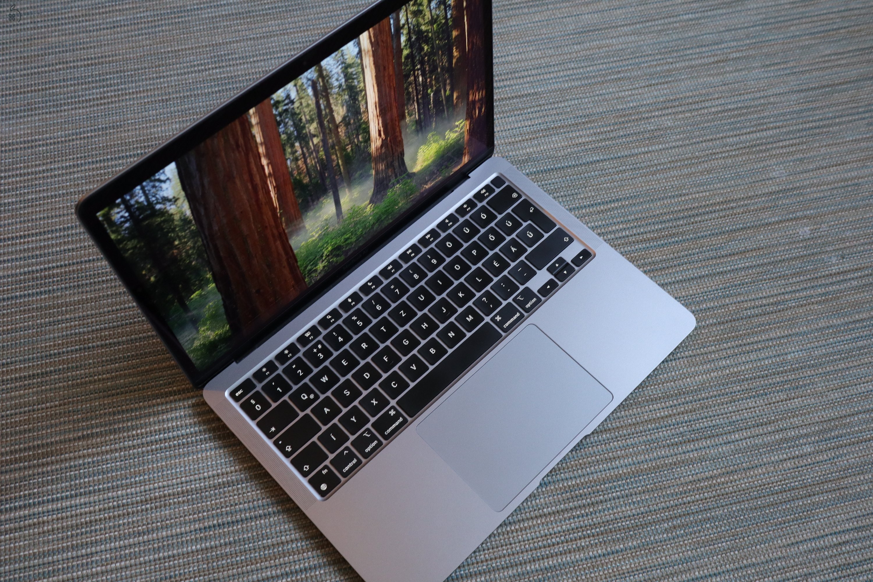 Macbook Air M1 (2022 asztroszürke)