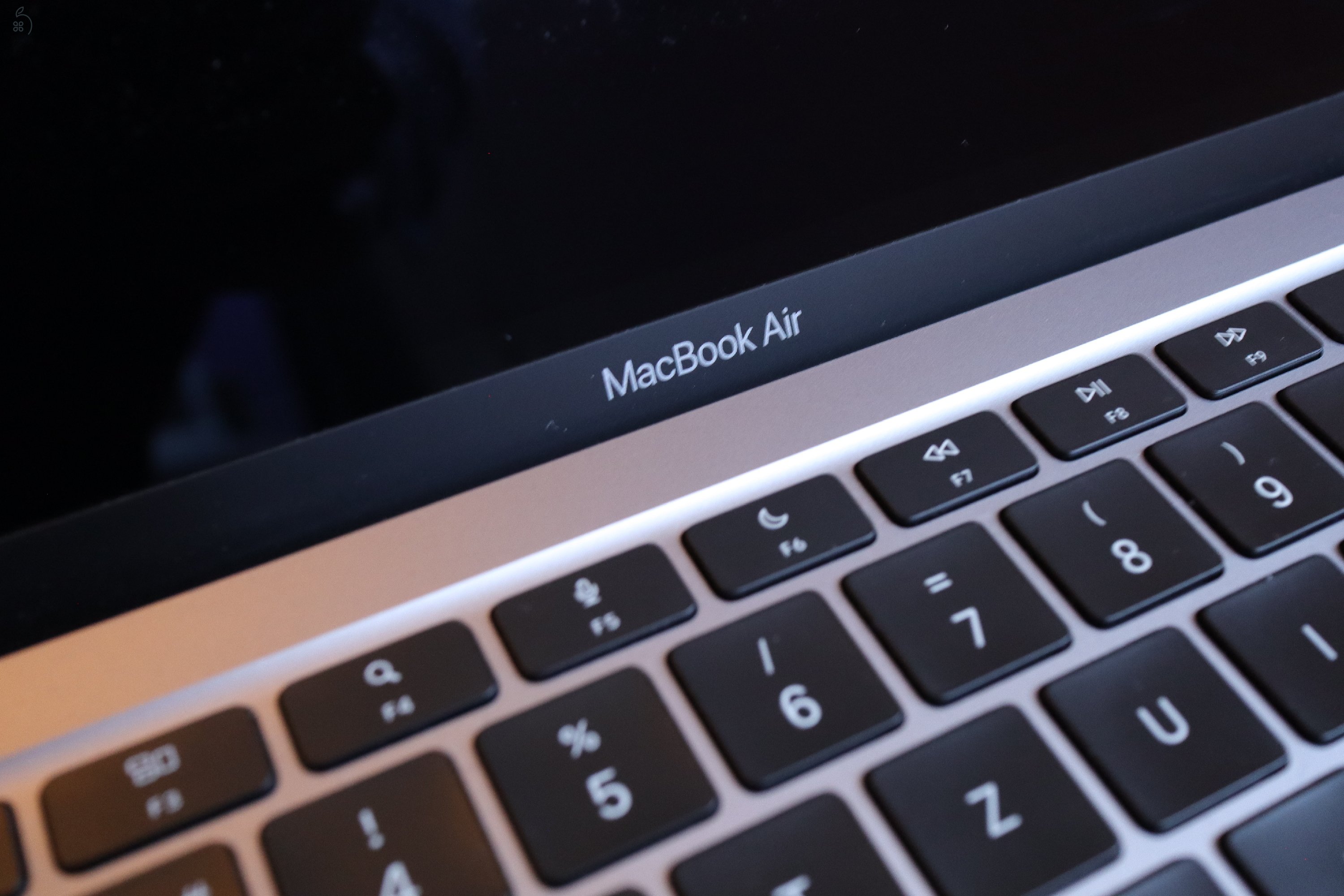 Macbook Air M1 (2022 asztroszürke)