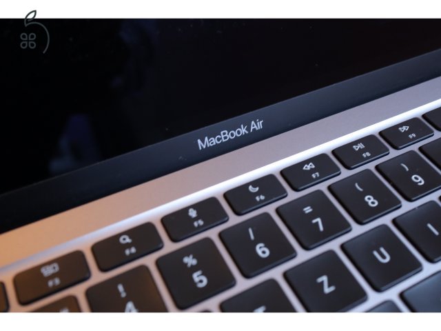 Macbook Air M1 (2022 asztroszürke)