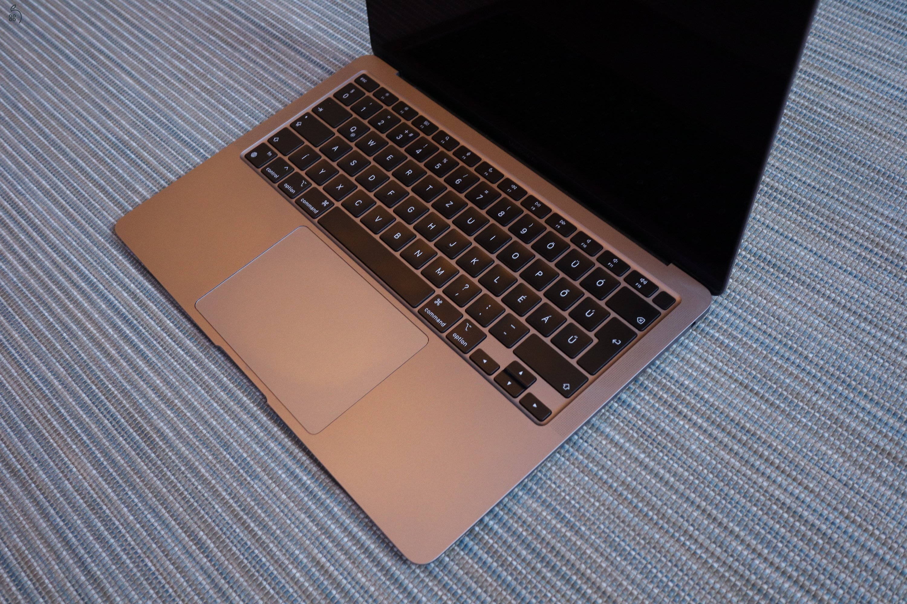 Macbook Air M1 (2022 asztroszürke)