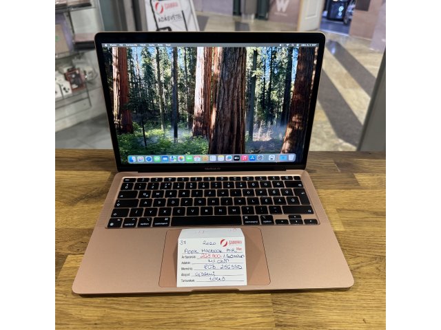 37. Apple MacBook Air M1 - 2020 - 8 GB RAM - 256 GB SSD - Rosegold