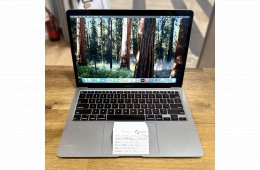 46. Apple MacBook Air  - 2020 - 8 GB RAM - 256 GB SSD