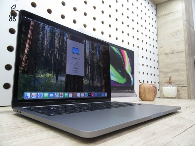 Apple Macbook Pro 13 M1 - 2020 - Használt, karcmentes