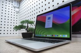  Apple Macbook Pro 13 M1 - 2020 - Használt, karcmentes 