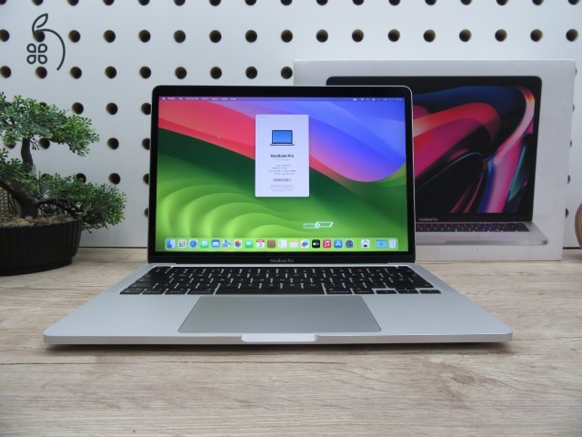  Apple Macbook Pro 13 M1 - 2020 - Használt, karcmentes 