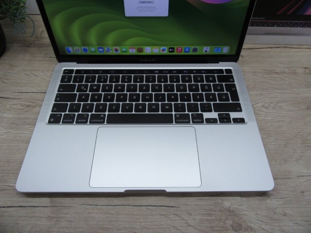  Apple Macbook Pro 13 M1 - 2020 - Használt, karcmentes 