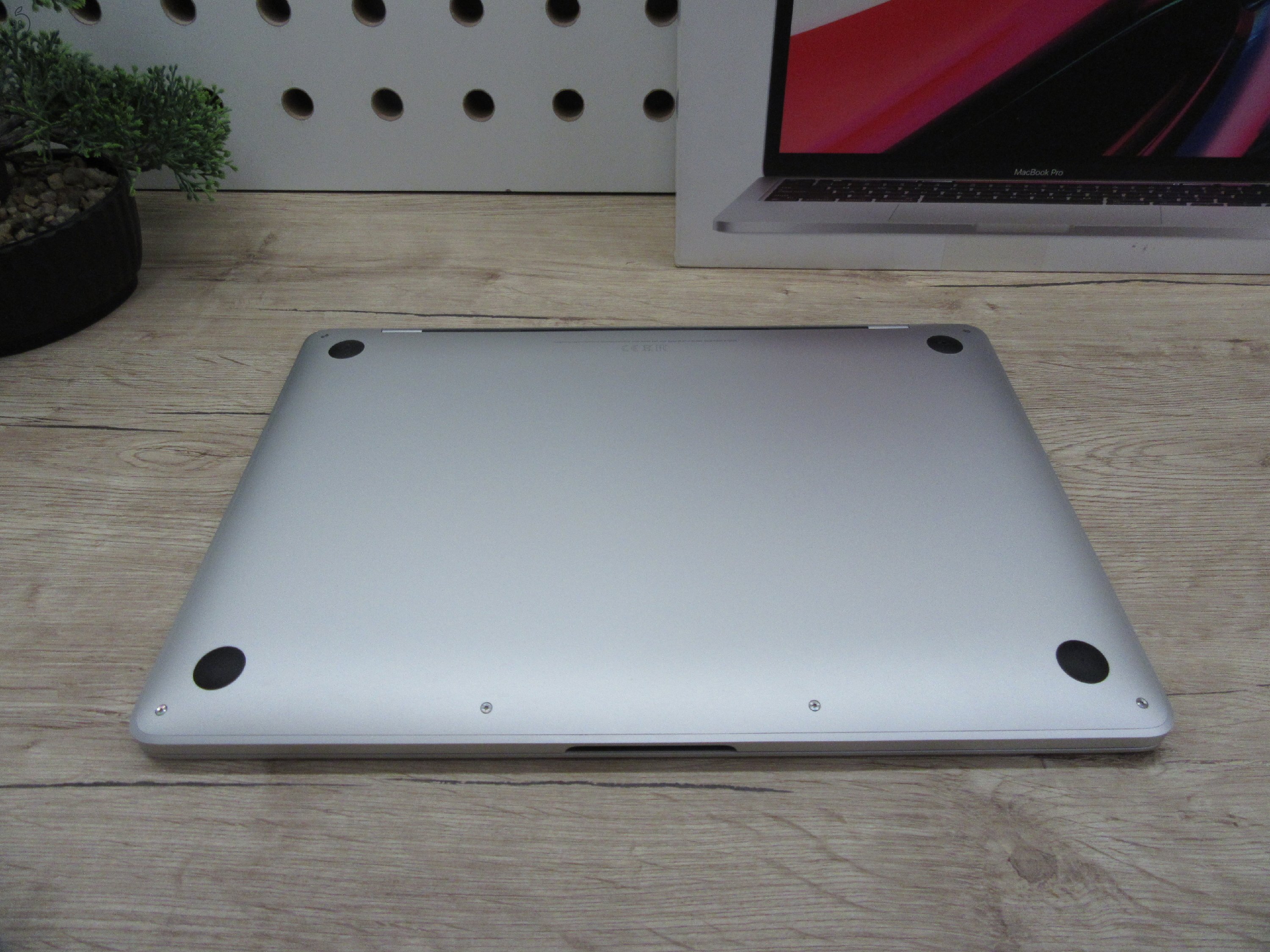  Apple Macbook Pro 13 M1 - 2020 - Használt, karcmentes 