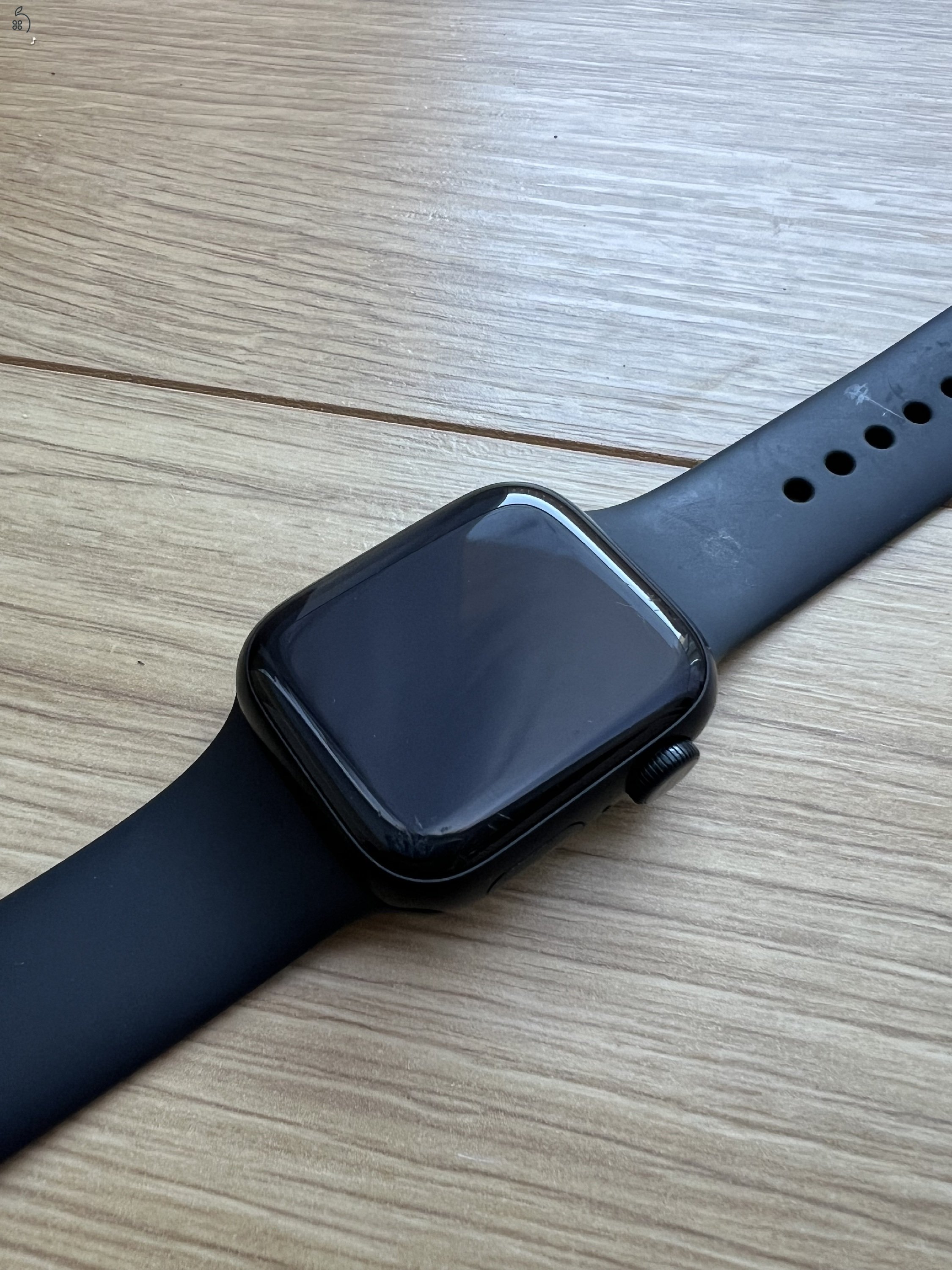 Eladó Apple Watch S8, Midnight, 41 mm 