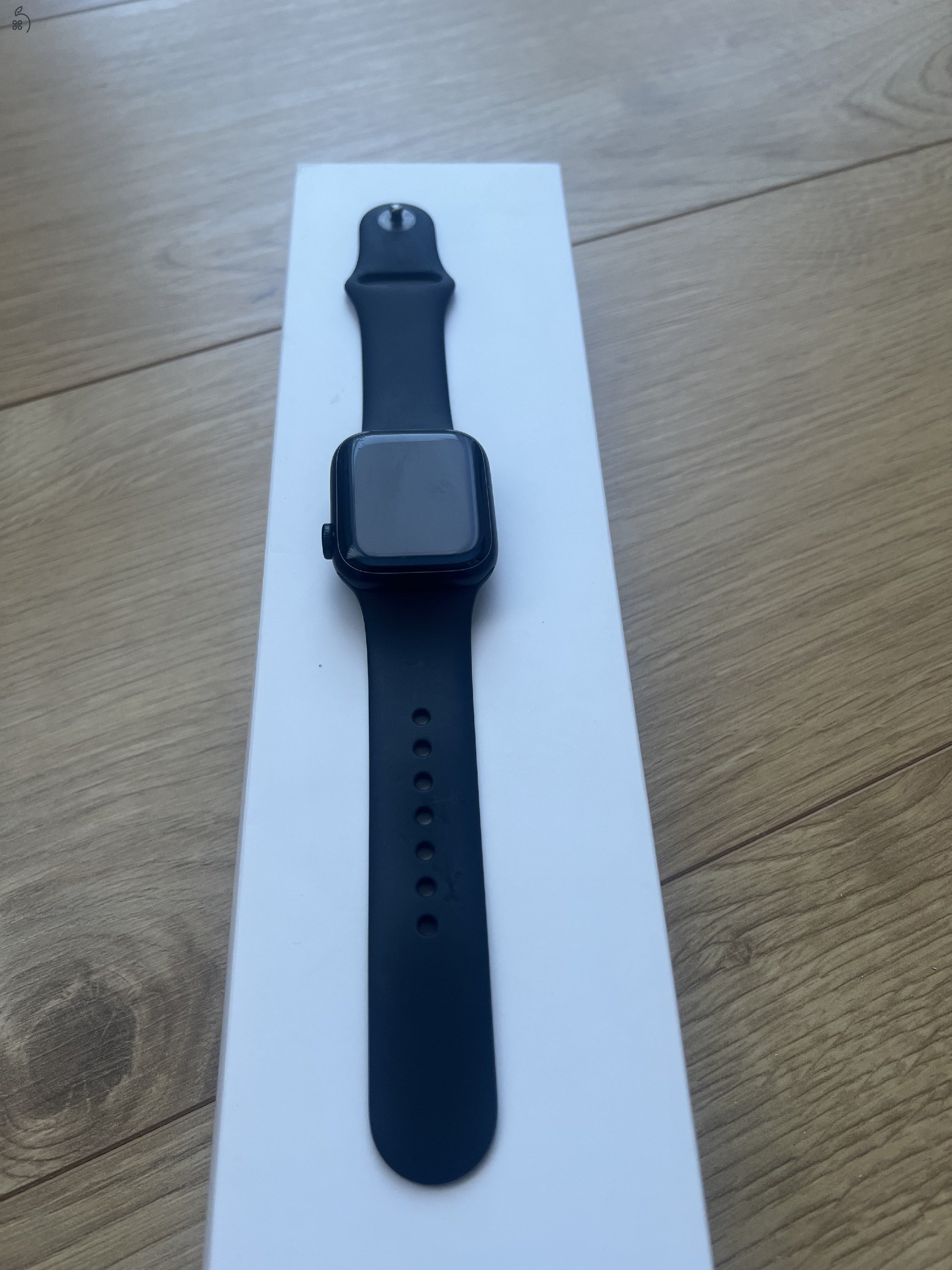 Eladó Apple Watch S8, Midnight, 41 mm 