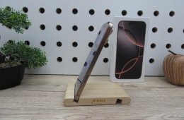 Apple iPhone 16 Pro Max - Desert Titanium - Használt, karcmentes