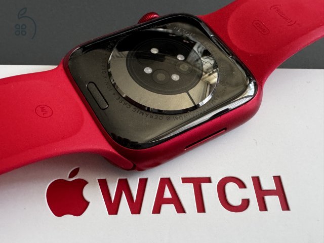 Apple Watch  8 e-SIM product RED 45mm Piros