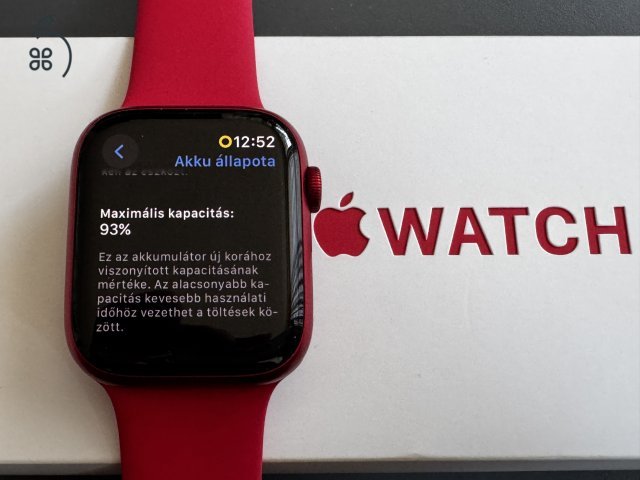 Apple Watch  8 e-SIM product RED 45mm Piros