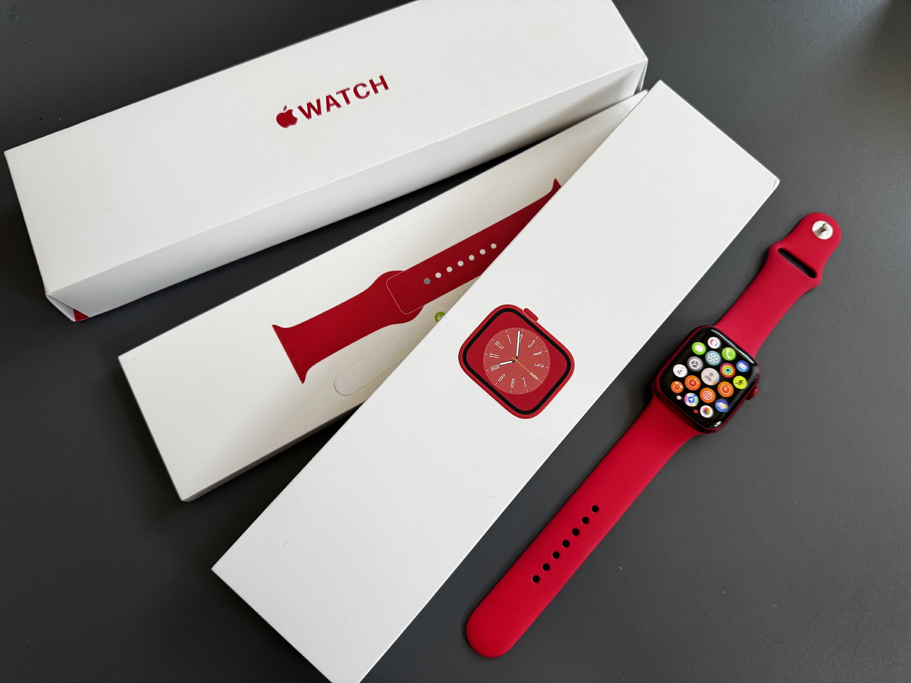 Apple Watch  8 e-SIM product RED 45mm Piros