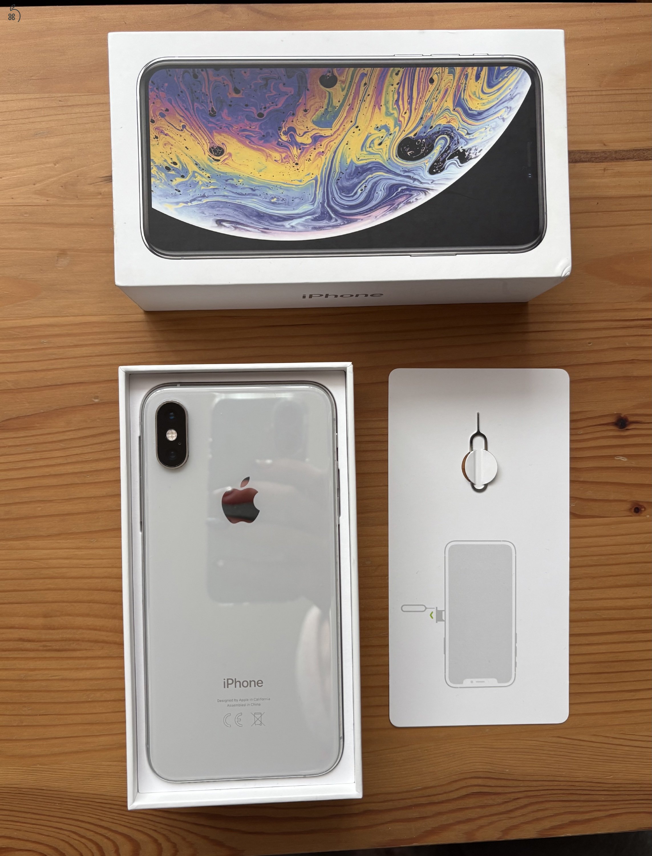 iPhone XS 64GB 100%-os, új akkuval eladó