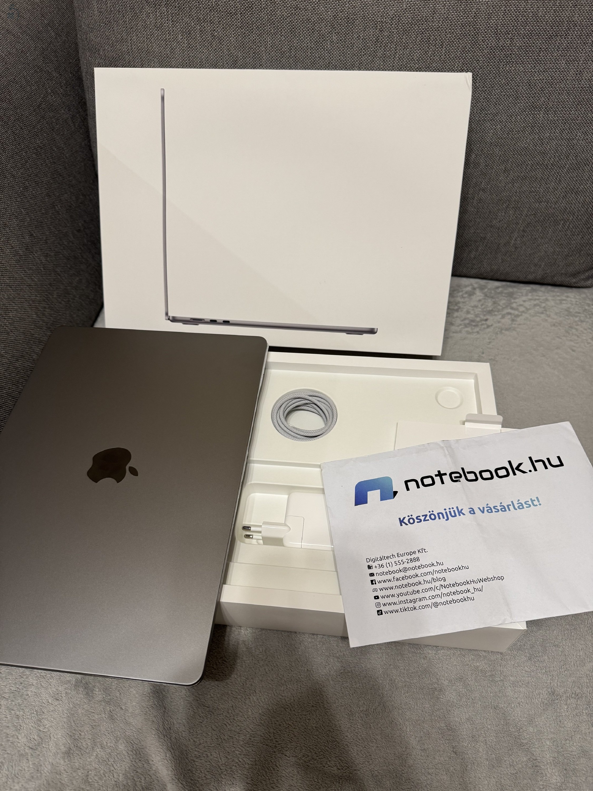 Apple Macbook Air 15,3 , M3 chip, 16/256Gb, 3 év Notebook.hu garancia! ÚJ!