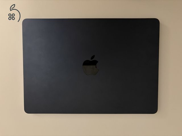 2022 MacBook Air 13″ | M2 | 8GB | 256GB | Éjfekete