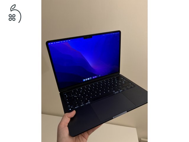 2022 MacBook Air 13″ | M2 | 8GB | 256GB | Éjfekete